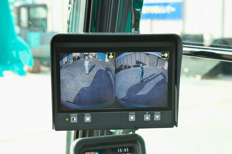 Pictured is a Kobelco SK500LC ME Mass Excavator dual rear view, one of many great features in Kobelco Excavators.