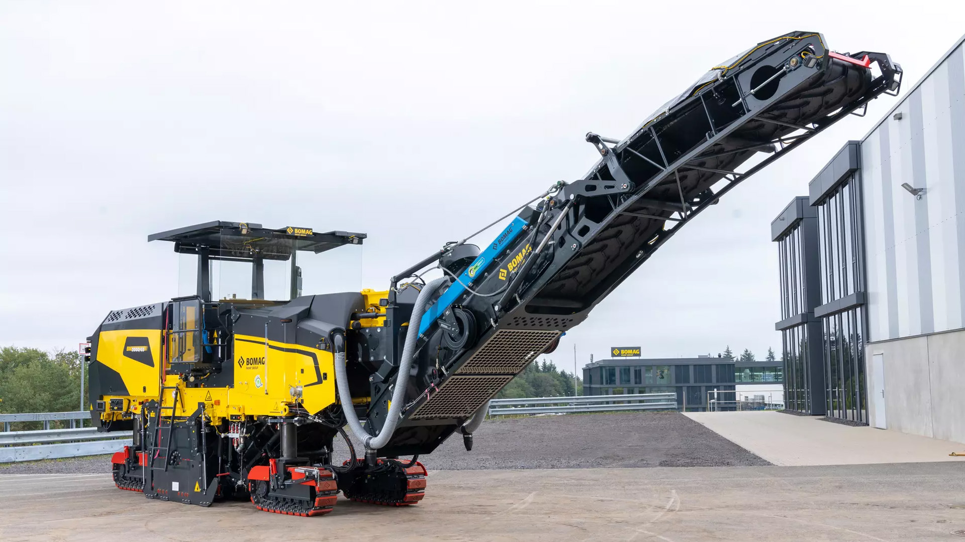 Bomag BM 2200 Milling Machine front view