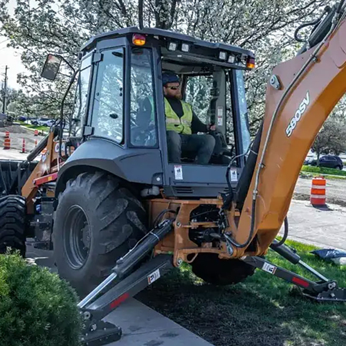 CASE 580SV Construction King™ Center Pivot Backhoe Loader thumb