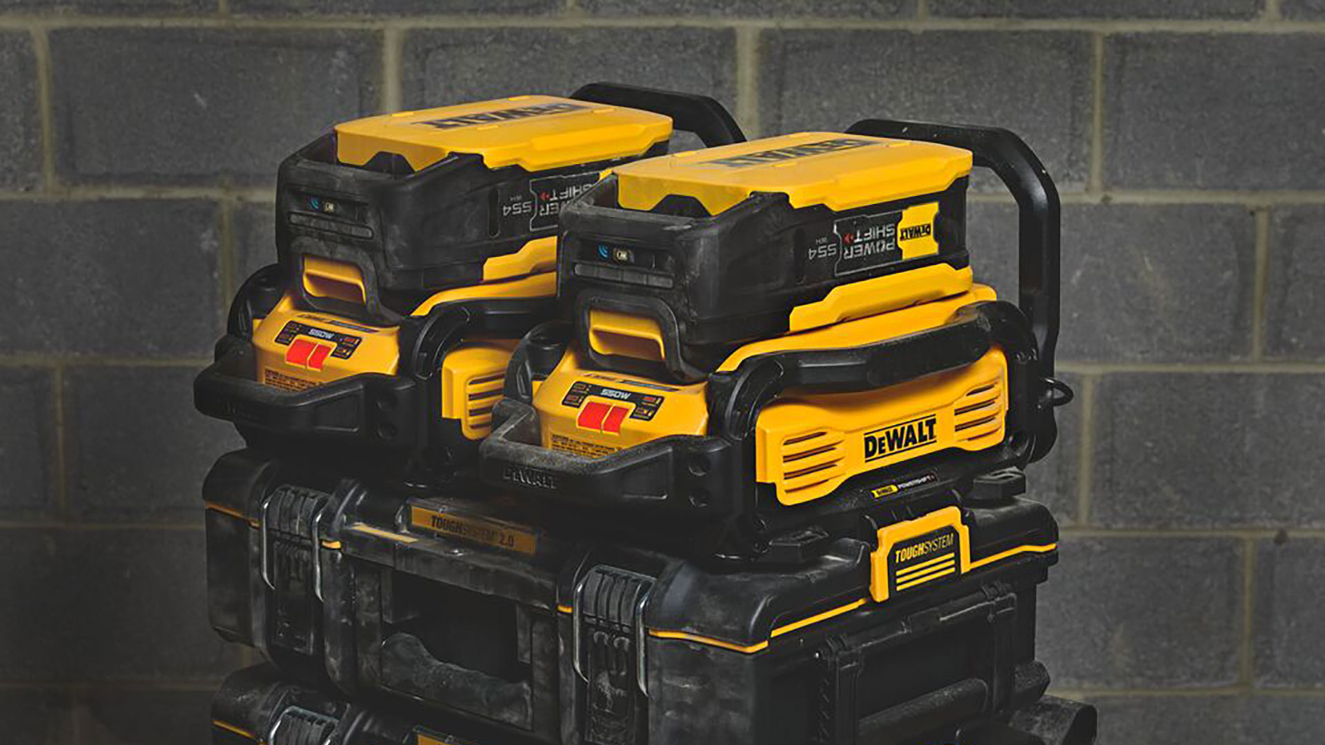 DEWALT POWERSHIFT™ 550W Charger exterior
