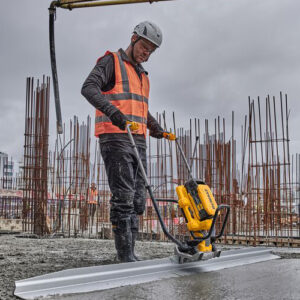 DEWALT POWERSHIFT™ Concrete Power Screed Kit thumbnail